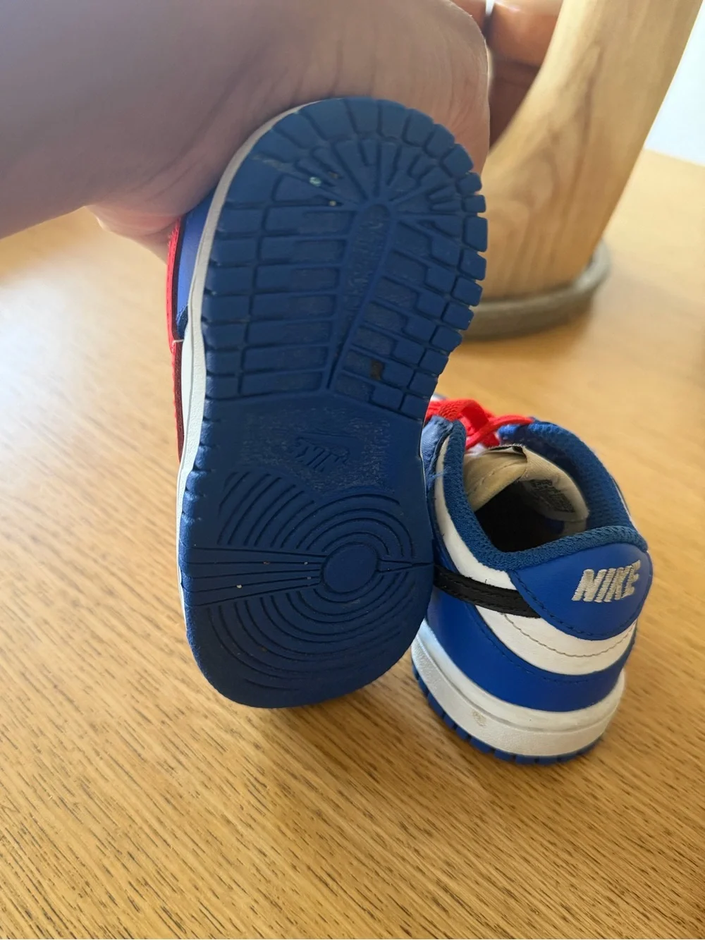 Nike Toddler Low-Top Sneakers in Blue, White & Red